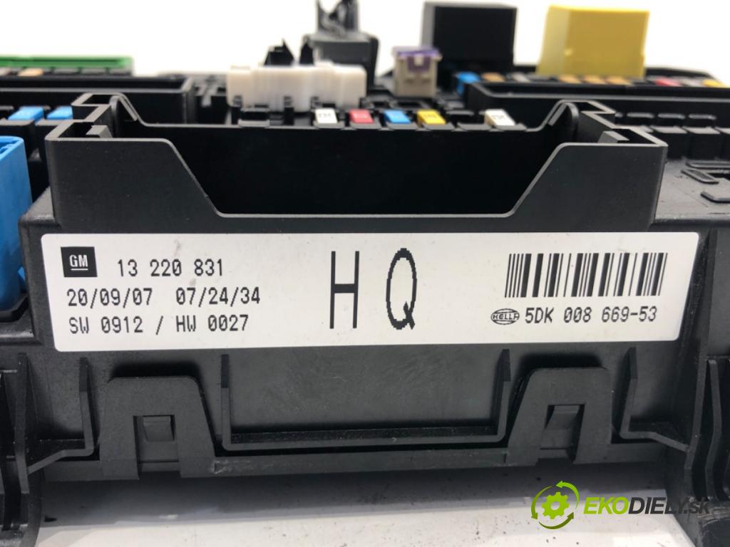 OPEL ASTRA H kabriolet 2007 85 kW 1.6 (L67) 1598 modul BSI 13220831 (Pojistkové skříňky)