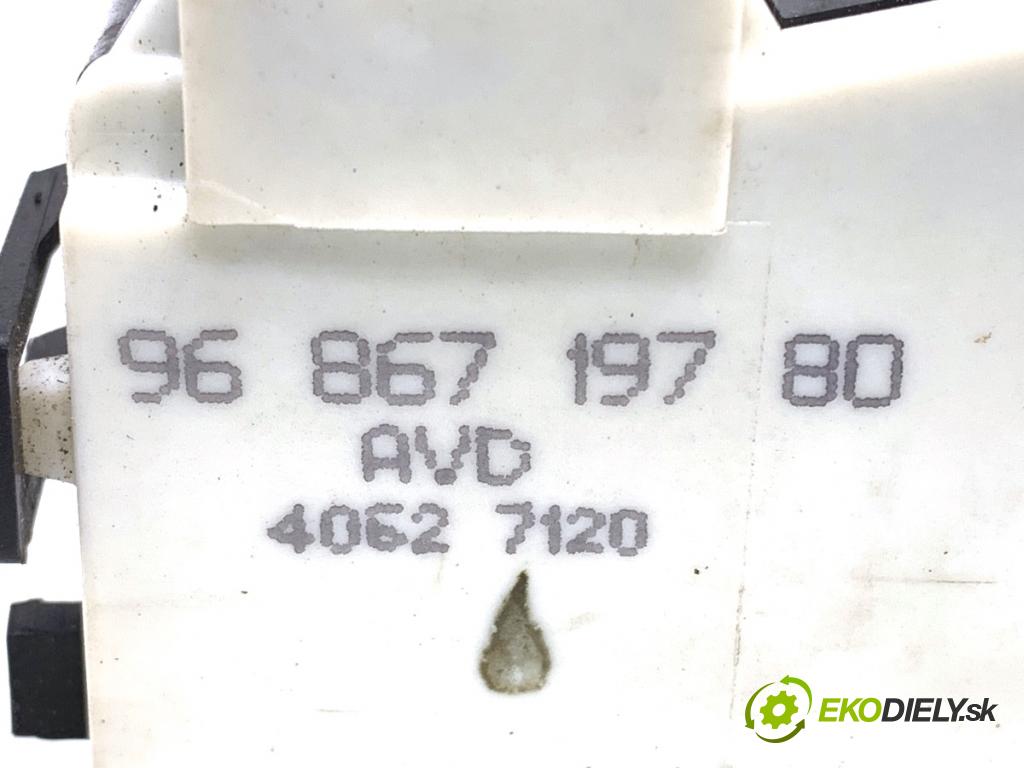 CITROEN C4 I liftback 2005 80 kW 1.6 16V 1587 zámok dveře pravý přední část 9686719780