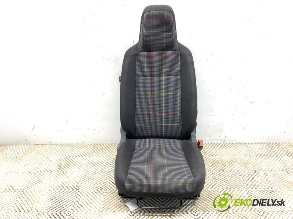 SKODA CITIGO liftback 2014 44 kW 1.0 999 Sedadlo pravy predný 