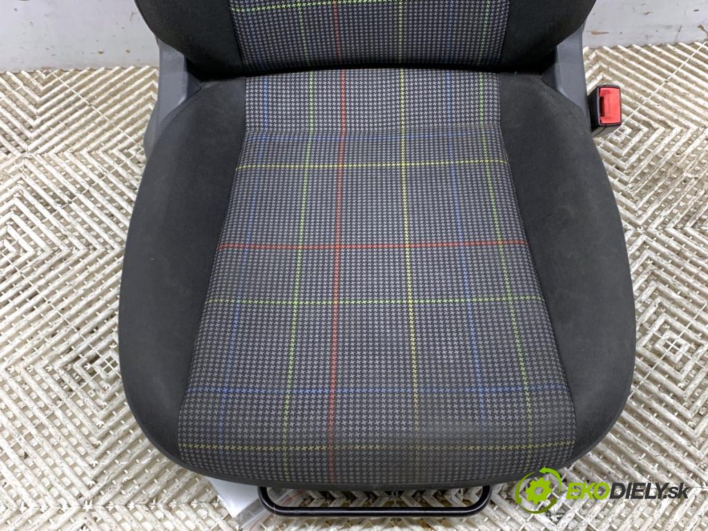 SKODA CITIGO liftback 2014 44 kW 1.0 999 Sedadlo pravy predný