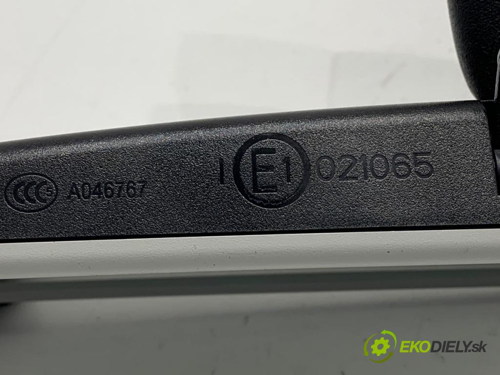 VW GOLF VII Kombi 2014 110 kW 2.0 TDI 1968 zpětné zrcátko vnitřní  (Světla vnitřní)