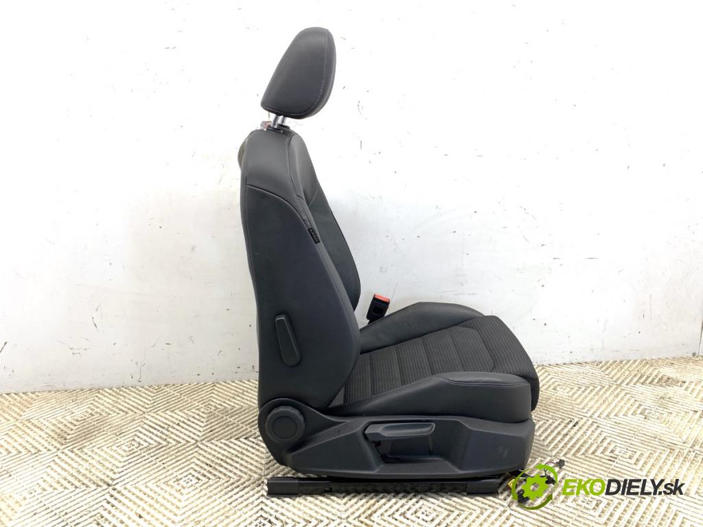 VW GOLF VII Kombi 2014 110 kW 2.0 TDI 1968 Sedadlo pravy predný