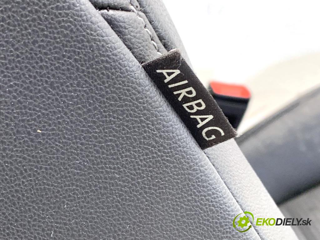 VW GOLF VII Kombi 2014 110 kW 2.0 TDI 1968 Sedadlo pravy predný