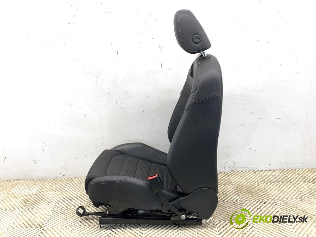 VW GOLF VII Kombi 2014 110 kW 2.0 TDI 1968 Sedadlo pravy predný