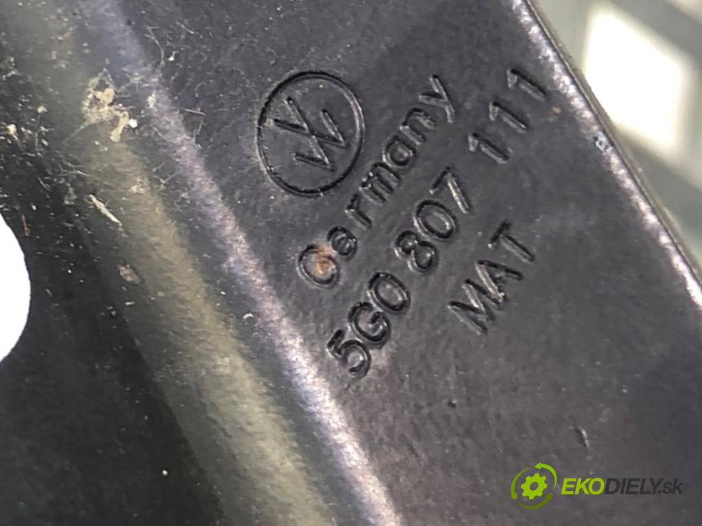 VW GOLF VII Kombi 2014 110 kW 2.0 TDI 1968 výztuha nárazníka přední část  (Výztuhy přední)