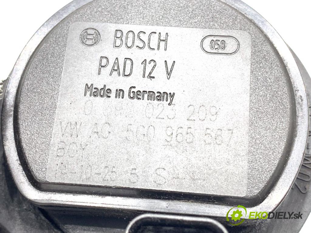 VW GOLF VII Kombi 2014 110 kW 2.0 TDI 1968 DALŠÍ: pumpa vody 5G0965567 (Vodní pumpy)