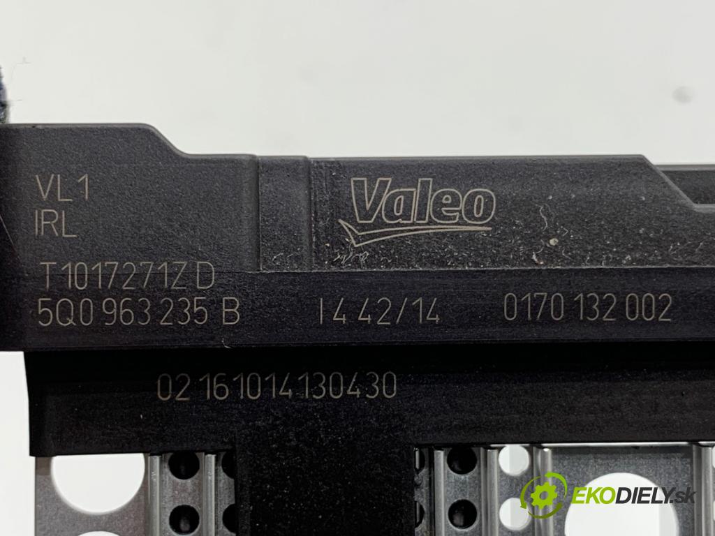 VW GOLF VII Kombi 2014 110 kW 2.0 TDI 1968 topné těleso radiátor topení elektrická 5Q0963235B (Radiátory topení)