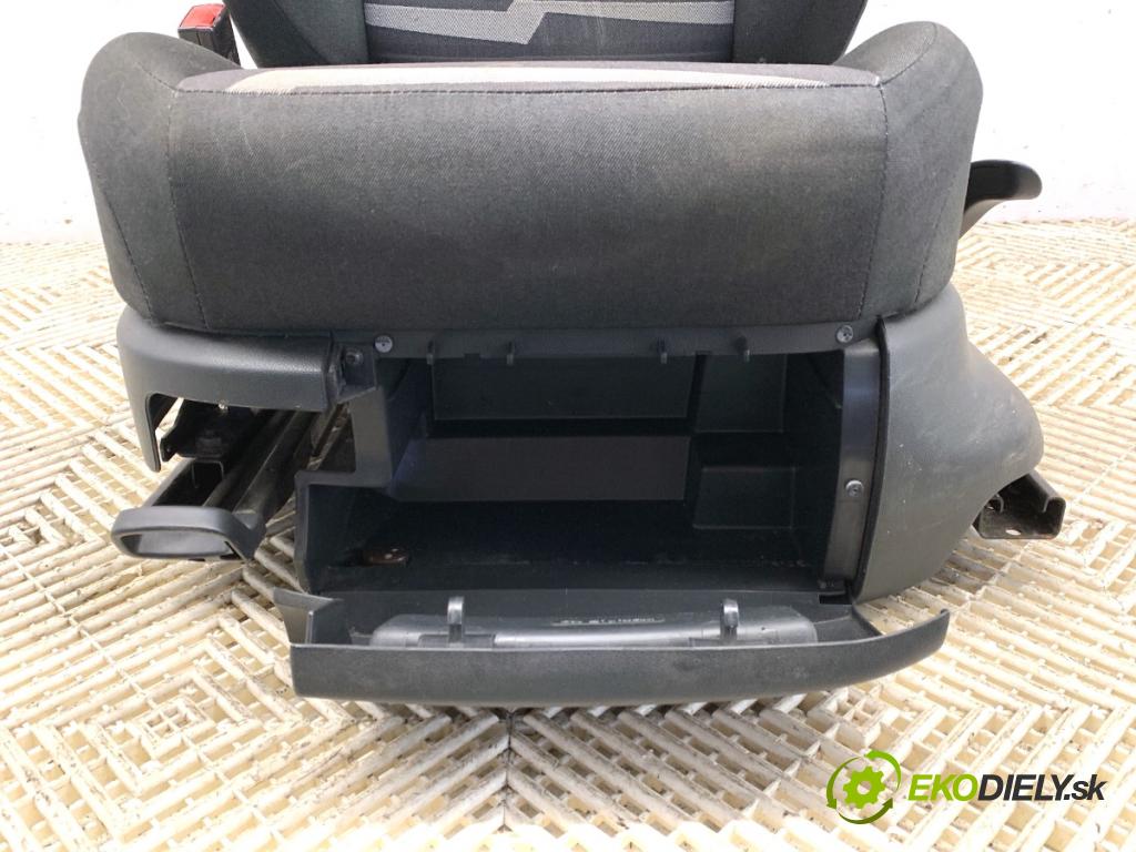 SKODA ROOMSTER nadwozie wielkoprzestrzenne (MPV) 2010 51 kW 1.2 1198 Sedadlo ľavy predný