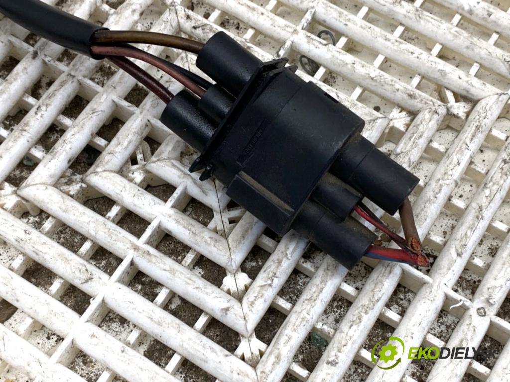 AUDI A4 B7 Kombi 2006 85 kW 1.9 TDI 1896 ventilátor chladiče 8E0959501T (Ventilátory)