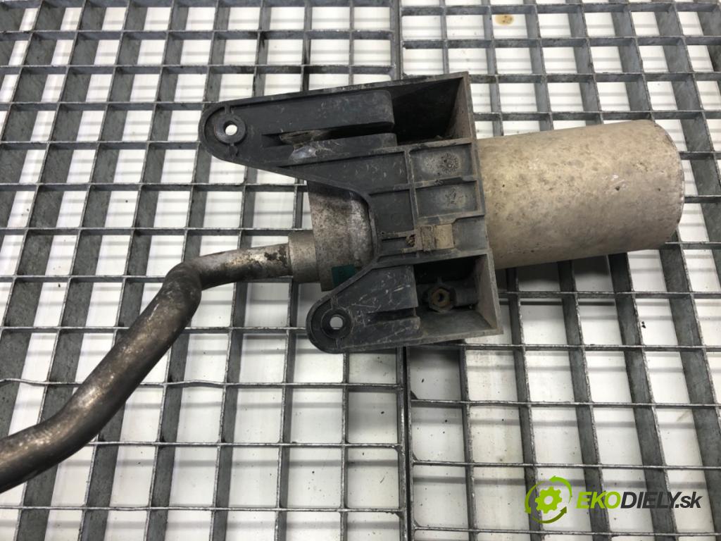 AUDI A4 B7 Kombi 2006 85 kW 1.9 TDI 1896 rúrka klimatizácie 8E0820193E (Rúrka klimatizácie)