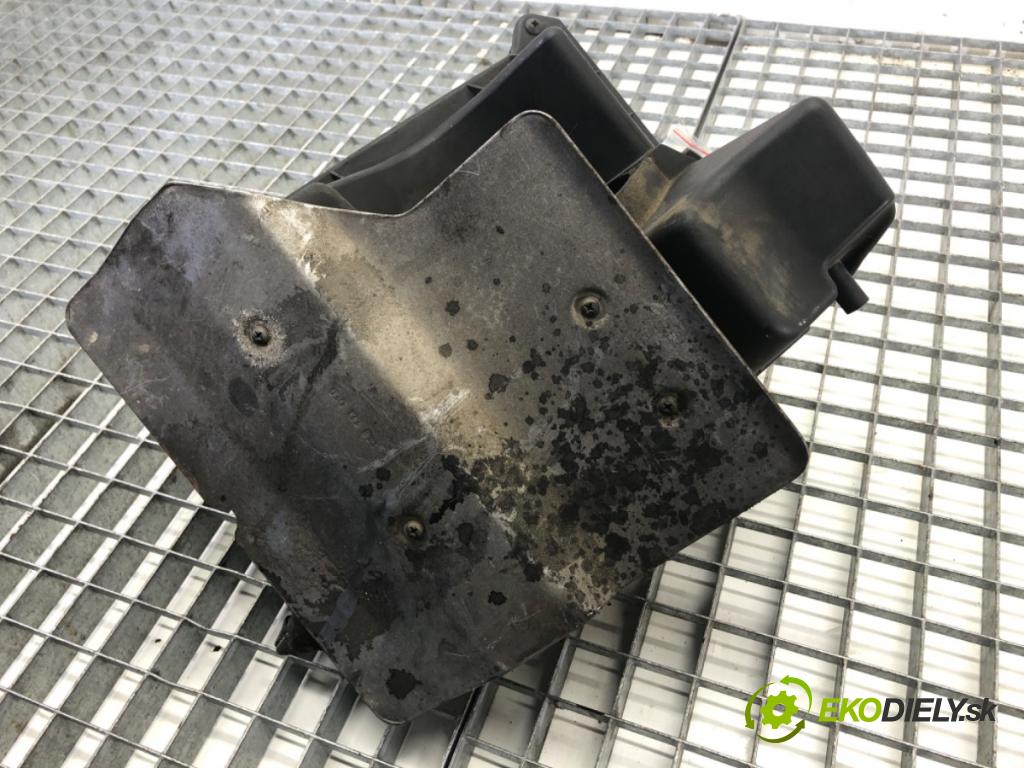 AUDI A4 B7 Kombi 2006 85 kW 1.9 TDI 1896 obal filtra vzduchu 03G133835 (Kryty filtrů)
