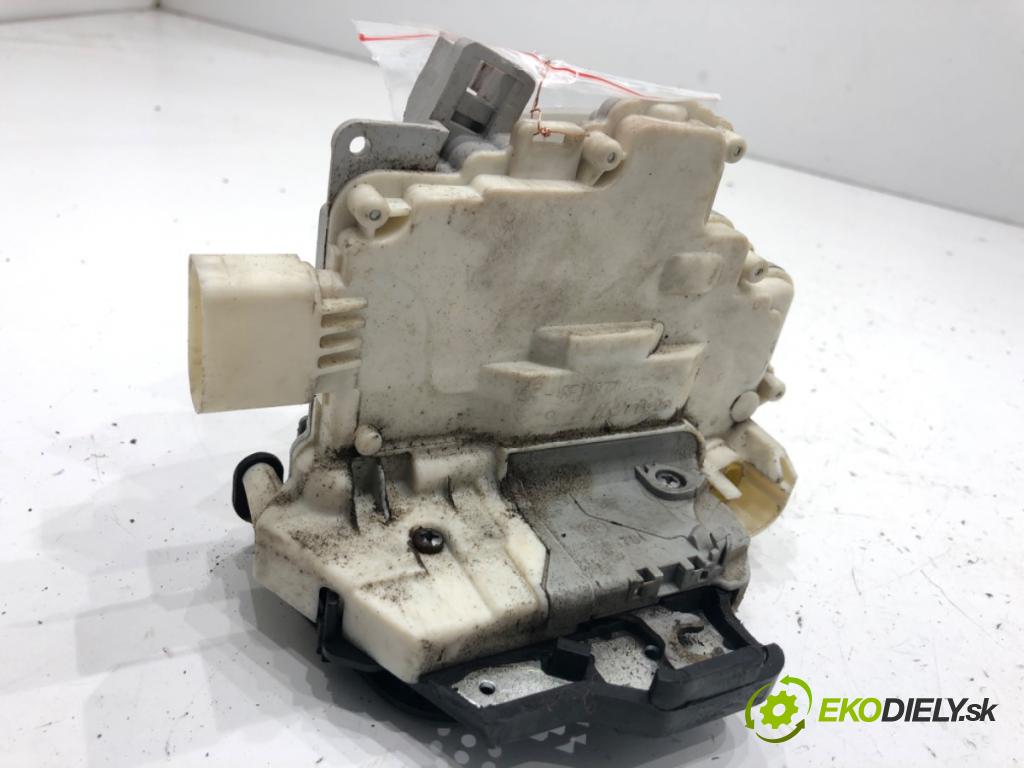 AUDI A4 B7 Kombi 2006 85 kW 1.9 TDI 1896 zámok dveře levý přední část 8E1837015AA