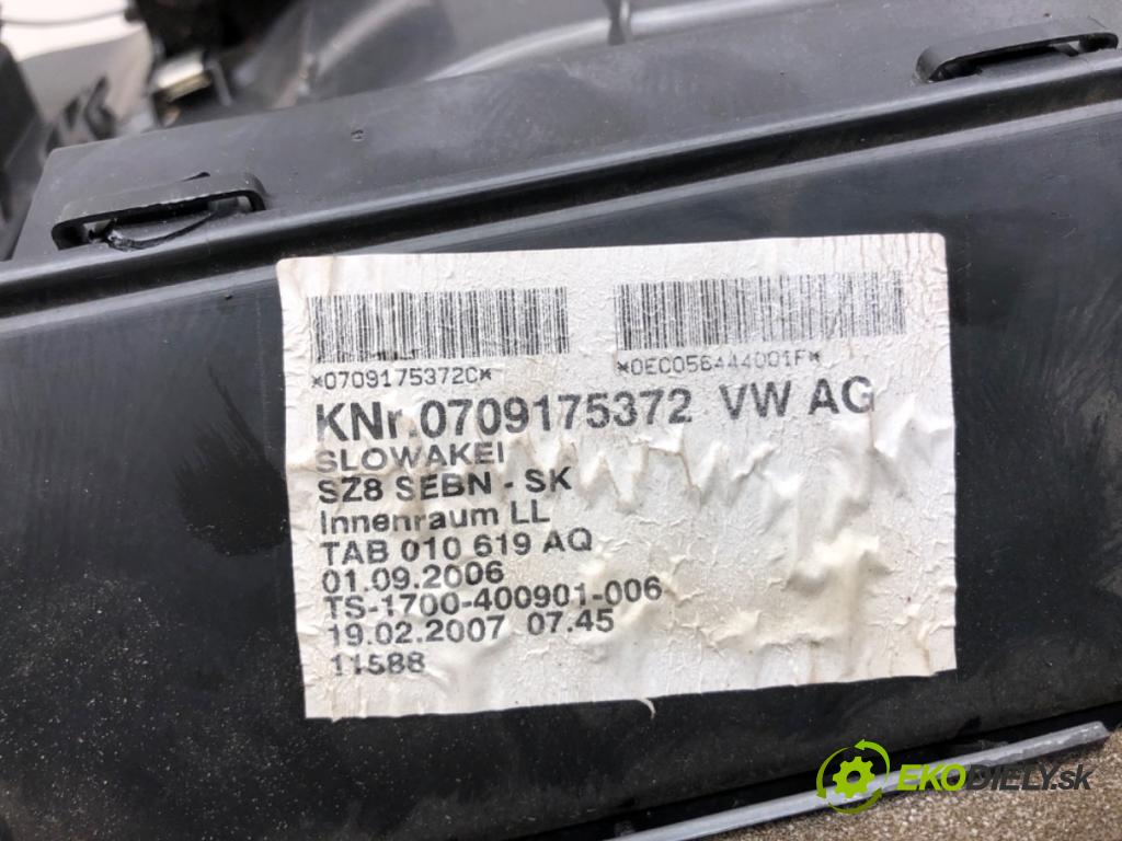 AUDI Q7 4L SUV 2007 171 kW 3.0 TDI quattro 2967 topné těleso radiátor topení 7H1819422 (Radiátory topení)