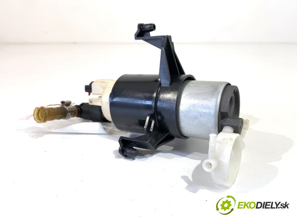 BMW E90 sedan 2005 110 kW 320 i 1995 pumpa paliva 