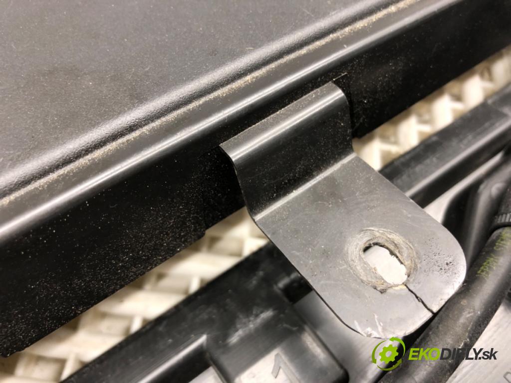 BMW E90 sedan 2005 110 kW 320 i 1995 Torpédo, plast pod čelné okno  (Torpédo (plast pod čelným sklom))