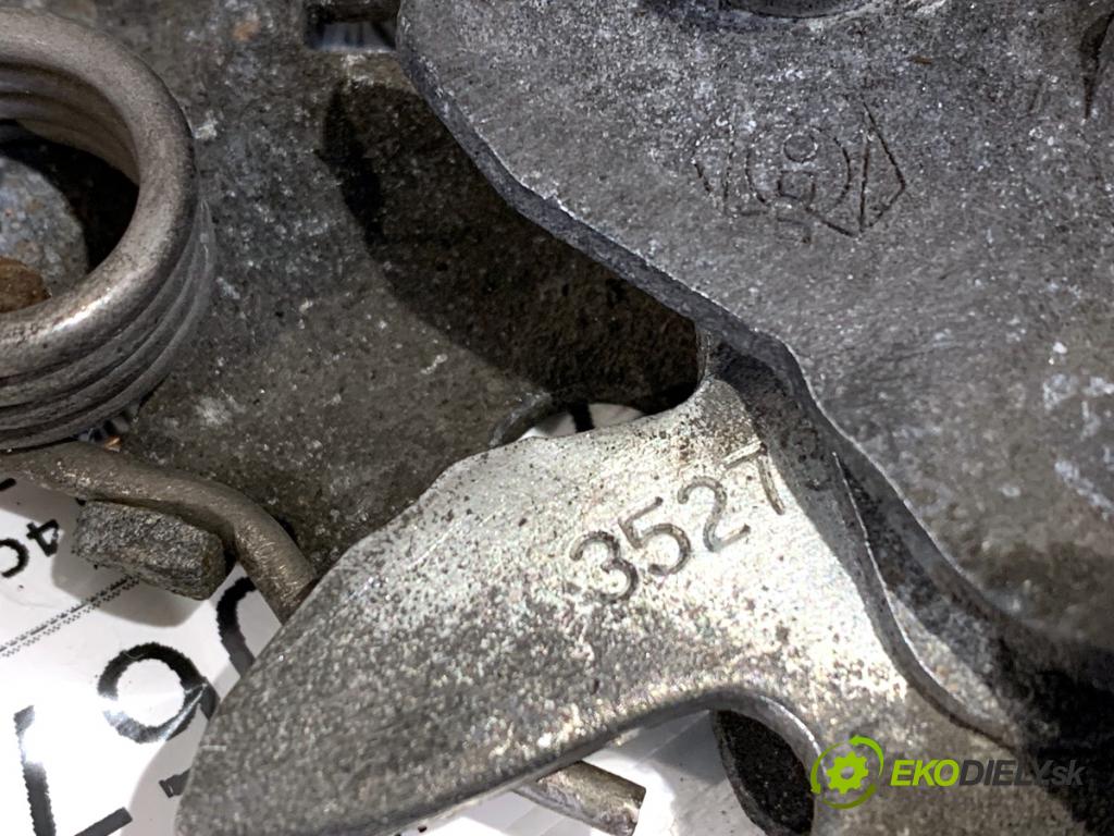 PEUGEOT 308 I liftback 2007 88 kW 1.6 16V 1598 zámok kapoty přední část