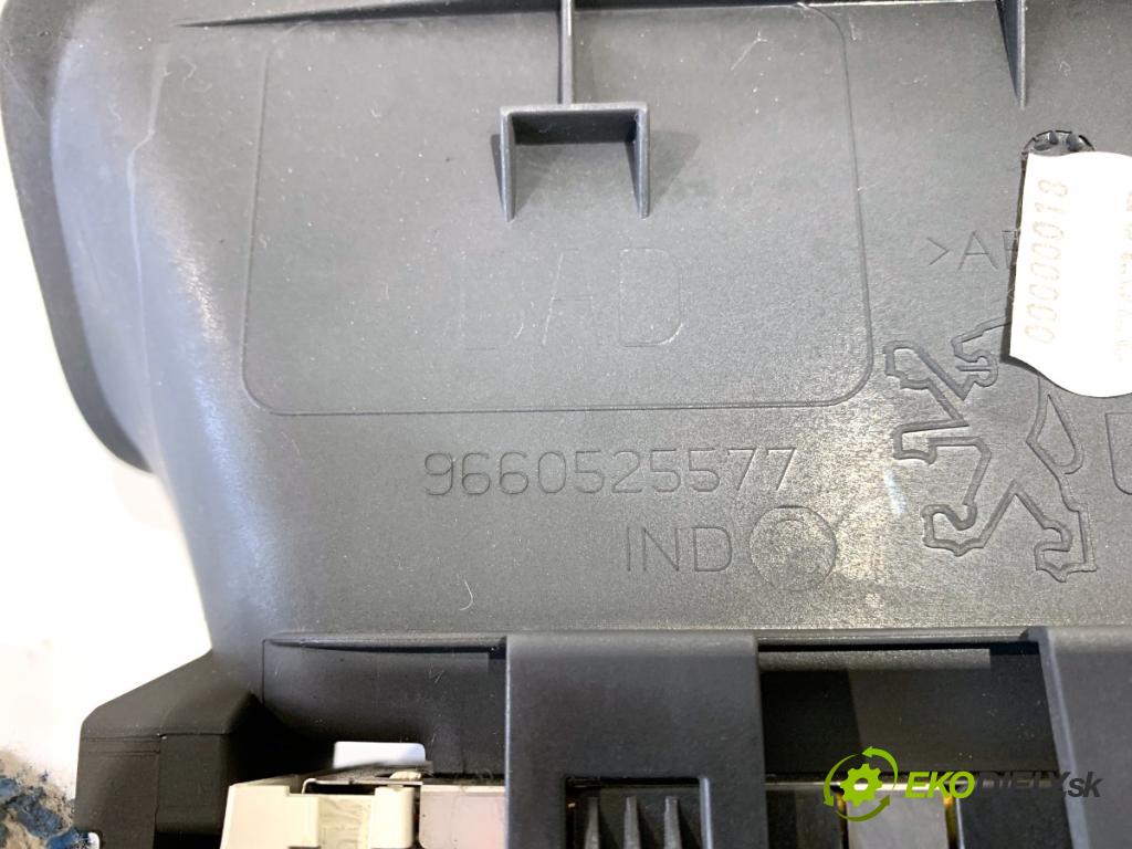 PEUGEOT 308 I liftback 2007 88 kW 1.6 16V 1598 Dislpej 9664644280 (Prístrojová doska)