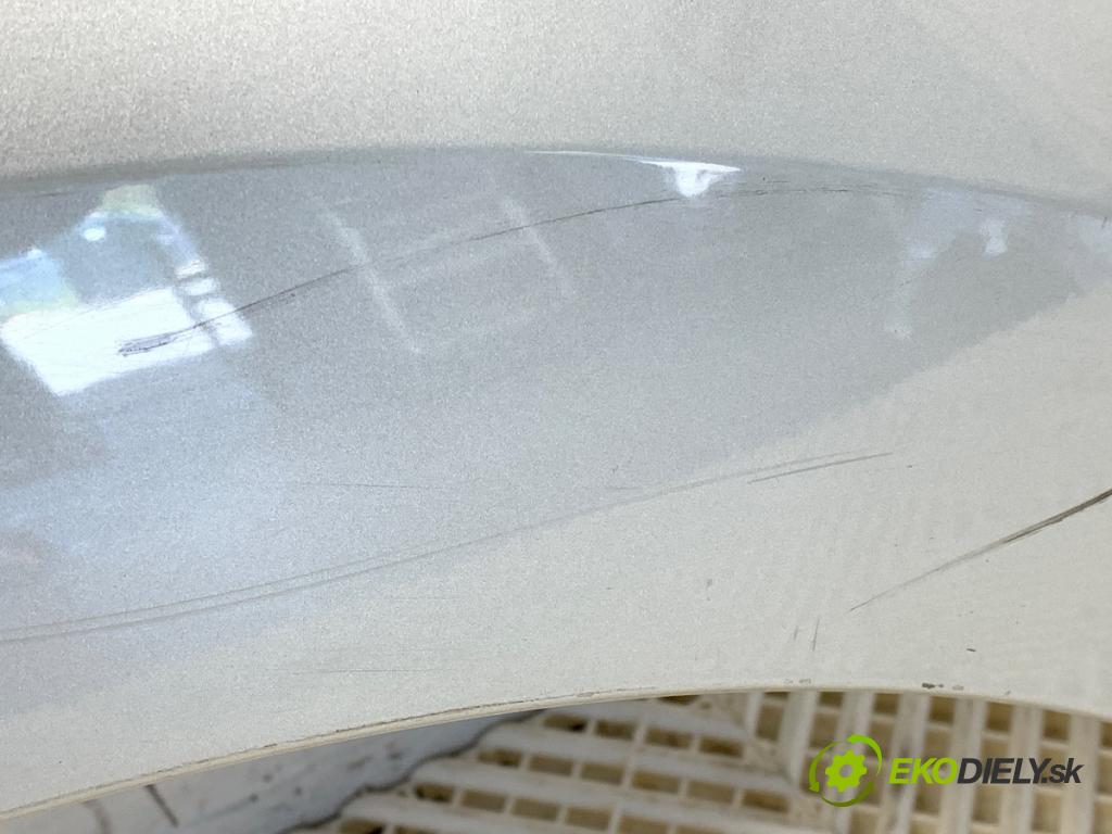 PEUGEOT 308 I liftback 2007 88 kW 1.6 16V 1598 blatník pravý přední část