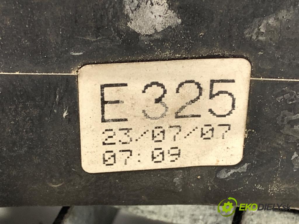 PEUGEOT 308 I liftback 2007 88 kW 1.6 16V 1598 výztuha nárazníka přední část  (Výztuhy přední)