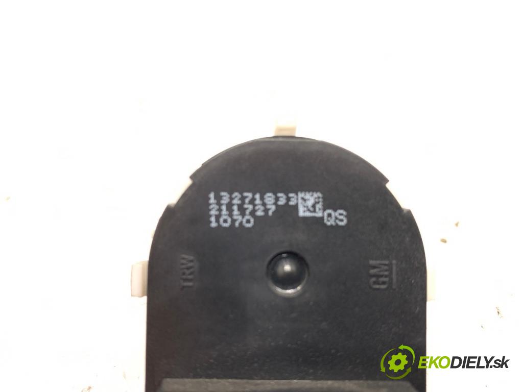 OPEL ASTRA J Kombi 2011 118 kW 2.0 CDTI (35) 1956 Prepínač nastavenia spätných zrkadiel 13271833 (Prepínacie páčky pod volantom)