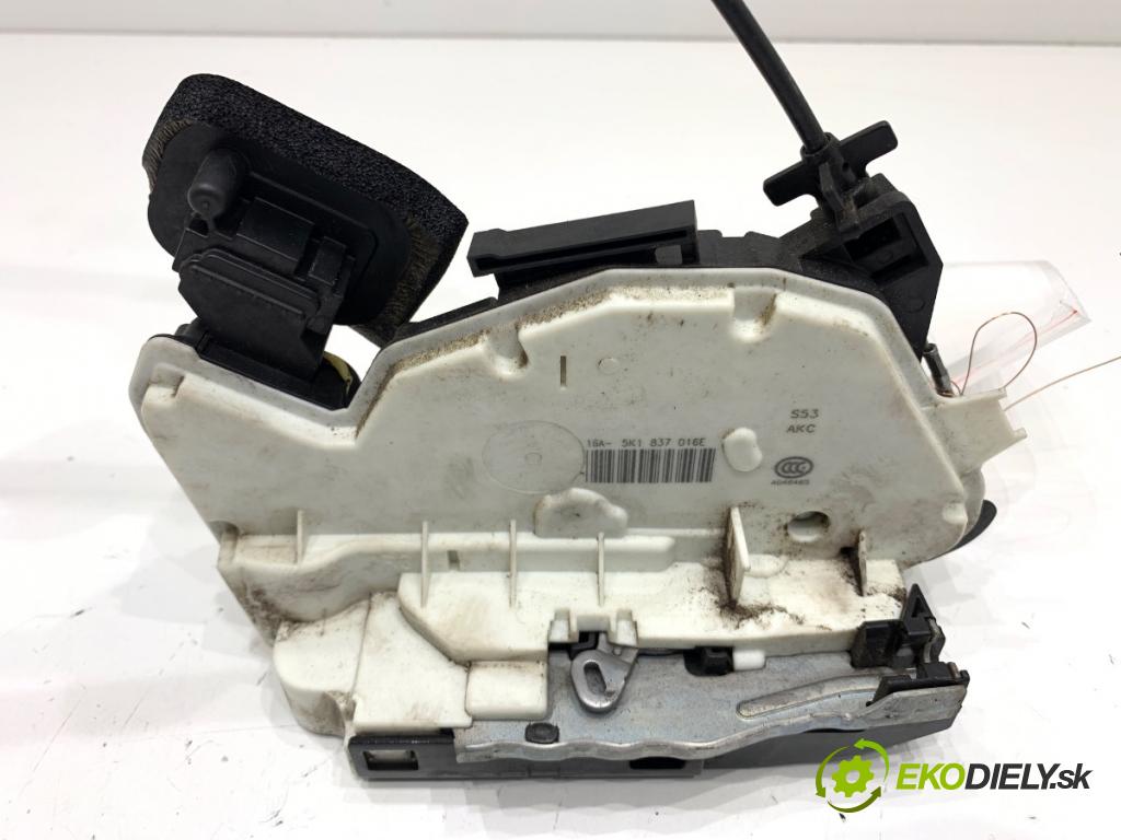 SEAT LEON III liftback 2014 77 kW 1.6 TDI 1598 zámok dveře pravý přední část 5K1837016E