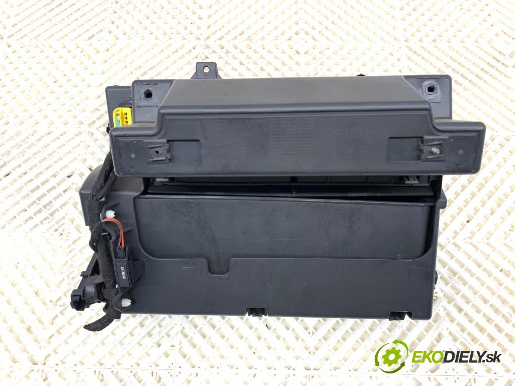 SEAT LEON III liftback 2014 77 kW 1.6 TDI 1598 Priehradka, kastlík spolujazdca 5F1857095F (Priehradka (kastlík))