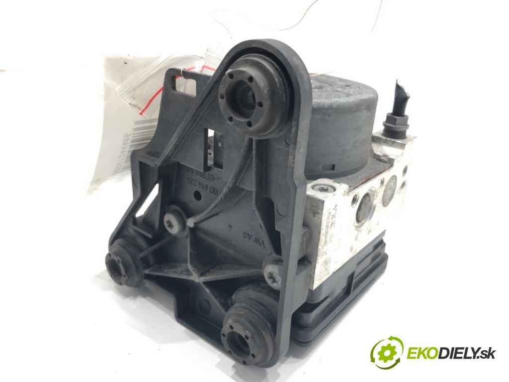 SEAT LEON III liftback 2014 77 kW 1.6 TDI 1598 Pumpa ABS 3Q0614517C (Pumpa ABS)