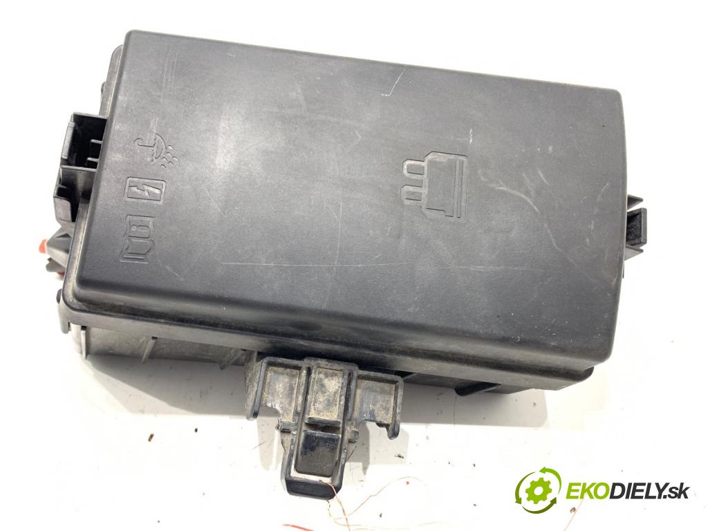 SEAT LEON III liftback 2014 77 kW 1.6 TDI 1598 skříňka poistková 5Q0907361C (Pojistkové skříňky)