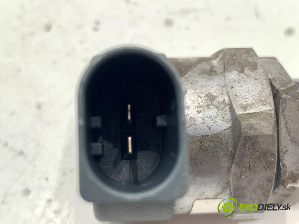 SEAT LEON III liftback 2014 77 kW 1.6 TDI 1598 Regulátor tlaku paliva 057130764AB (Ostatní)