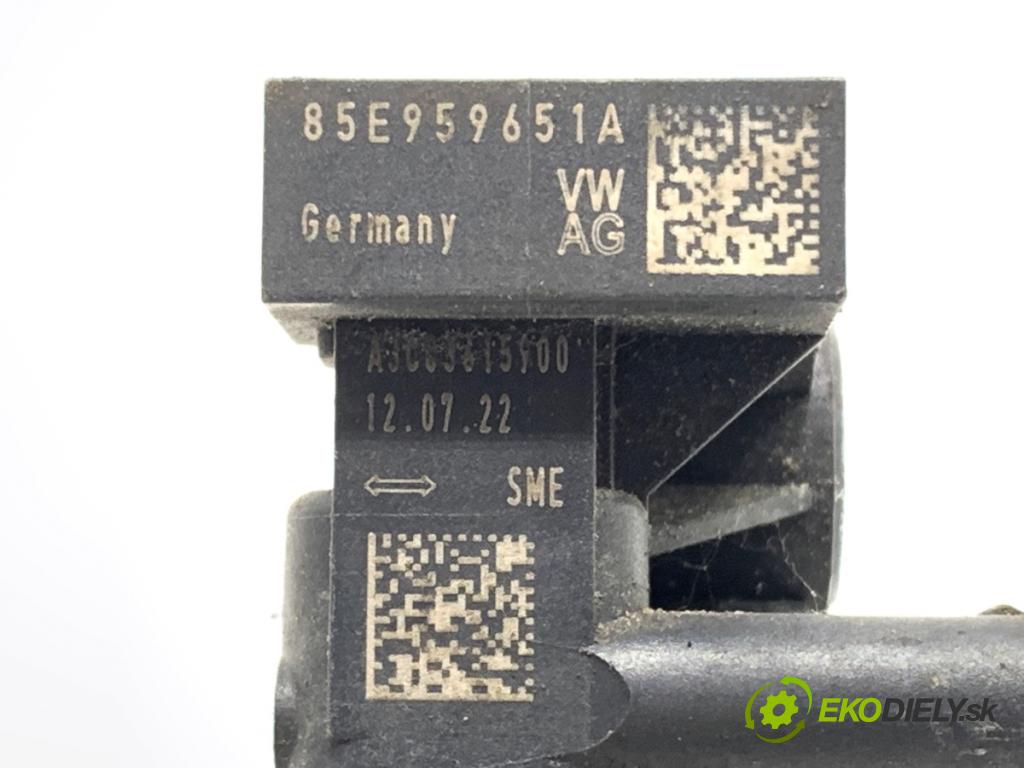 VW GOLF VIII liftback 2022 110 kW 1.5 TSI 1495 Snímač nárazu 85E959651A (Snímač nárazu)