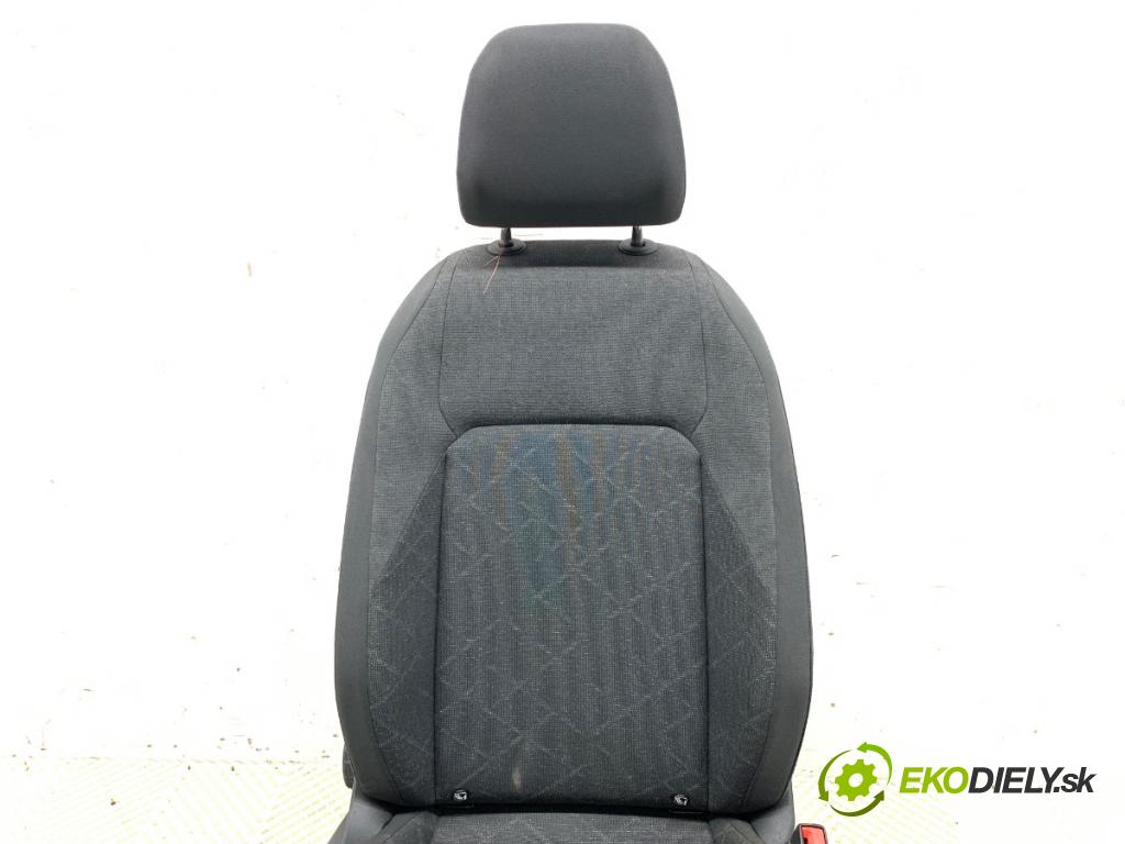VW GOLF VIII liftback 2022 110 kW 1.5 TSI 1495 Sedadlo ľavy predný