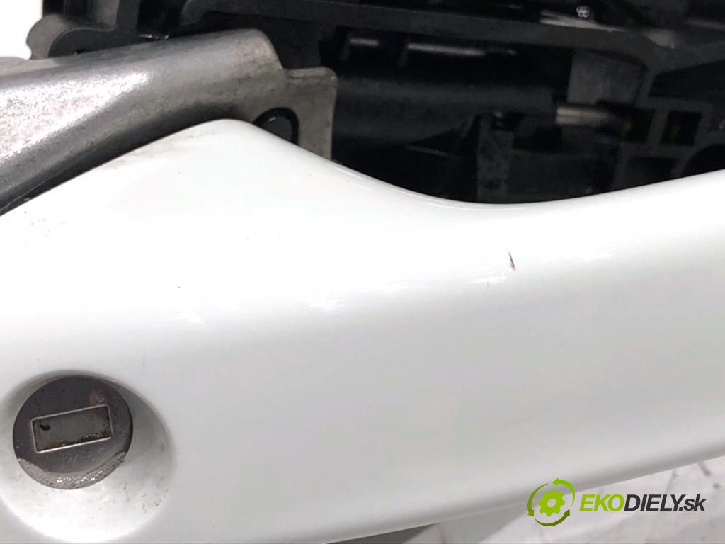 VW GOLF VIII liftback 2022 110 kW 1.5 TSI 1495 Kľučka vonkajšia ľavy predný