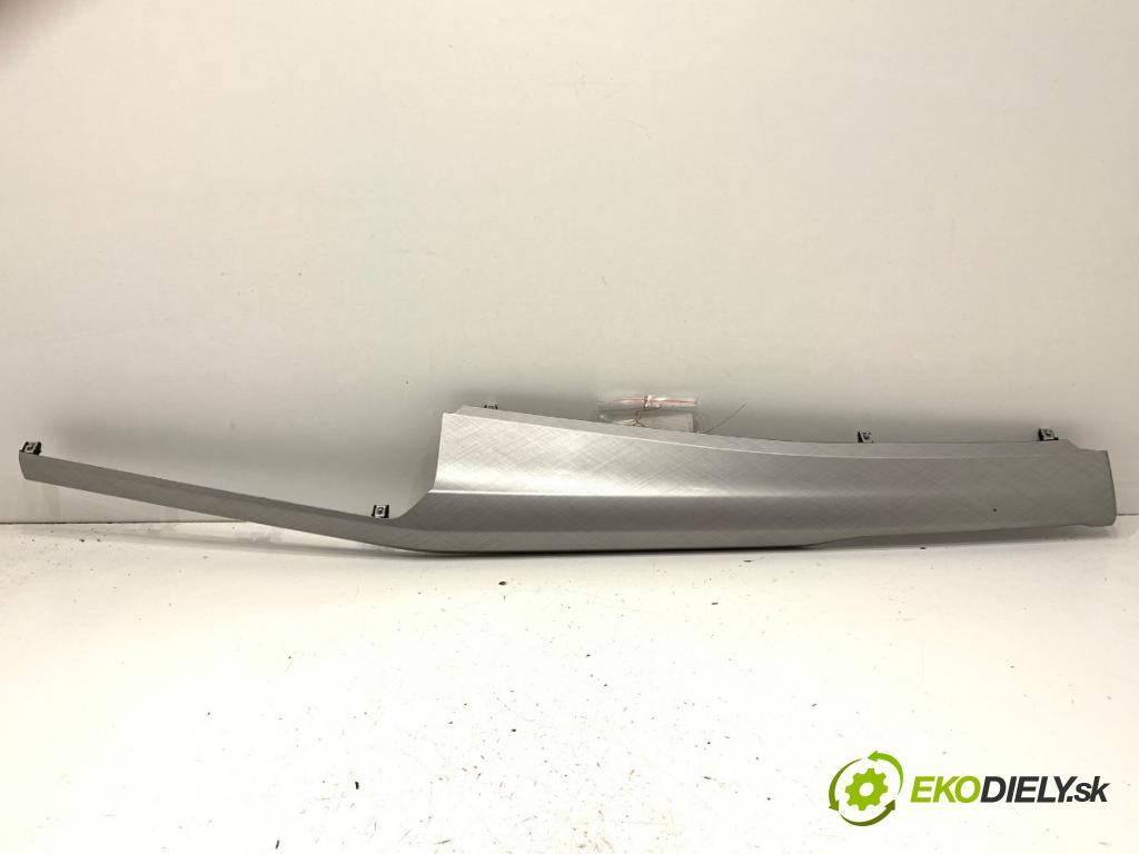 VW GOLF VIII liftback 2022 110 kW 1.5 TSI 1495 lišty kryt 5H1858416E (Lišty)