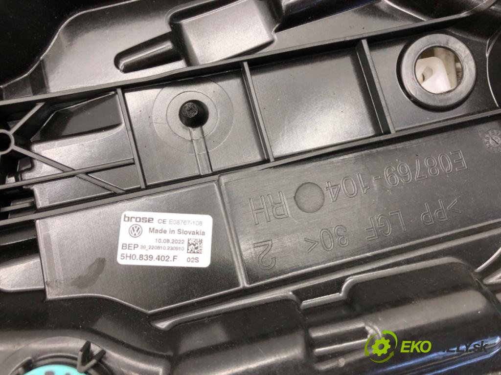 VW GOLF VIII liftback 2022 110 kW 1.5 TSI 1495 mechanismus okna pravý zadní část 5H0839402F