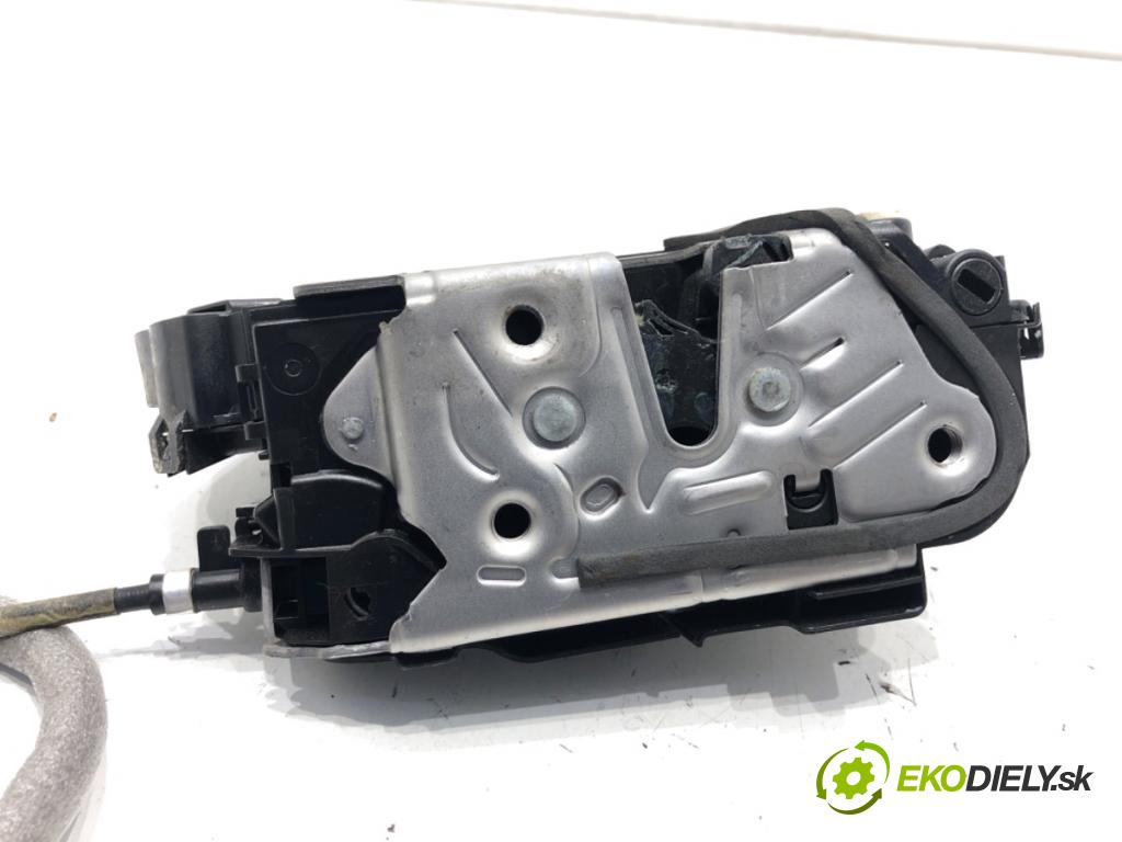 VW GOLF VIII liftback 2022 110 kW 1.5 TSI 1495 zámok dveře pravý zadní část 5TA839016Q