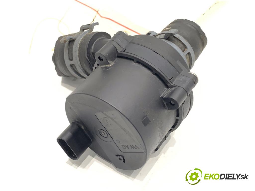 VW GOLF VIII liftback 2022 110 kW 1.5 TSI 1495 DALŠÍ: pumpa vody 5Q0965567 (Vodní pumpy)