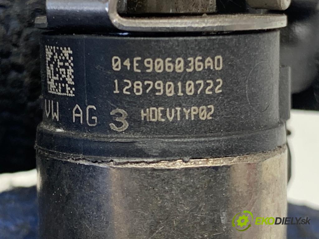 VW GOLF VIII liftback 2022 110 kW 1.5 TSI 1495 vstrekovač 04E906036AD (Vstrekovač paliva)