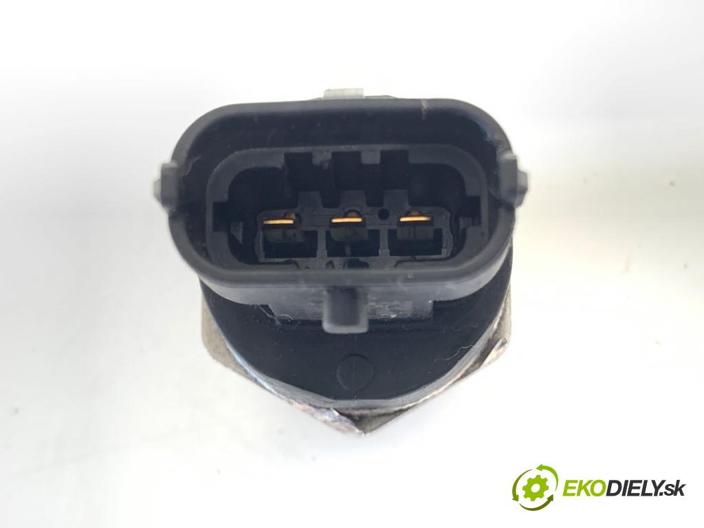 CHEVROLET CAPTIVA SUV 2007 110 kW 2.0 AWD 1991 Snímač tlaku paliva 0281002706 (Snímač)