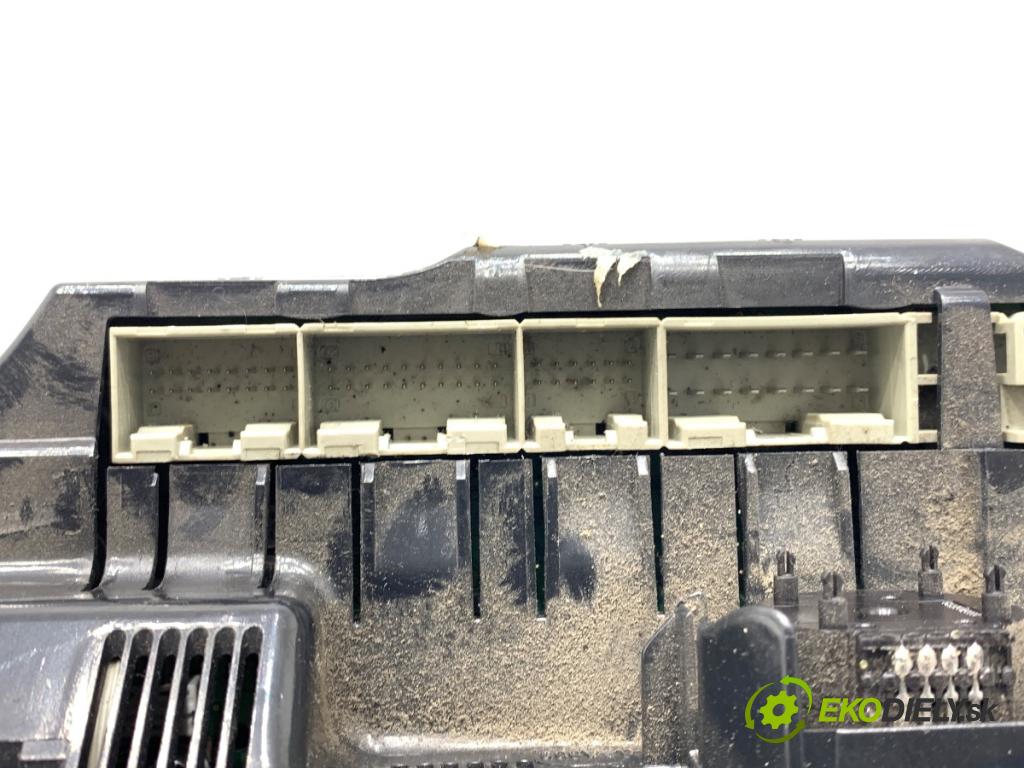 AUDI A6 C6 sedan 2005 132 kW 2.7 TDI quattro 2698 Panel ovládania kúrenia 4F1820043R (Prepínacie páčky pod volantom)