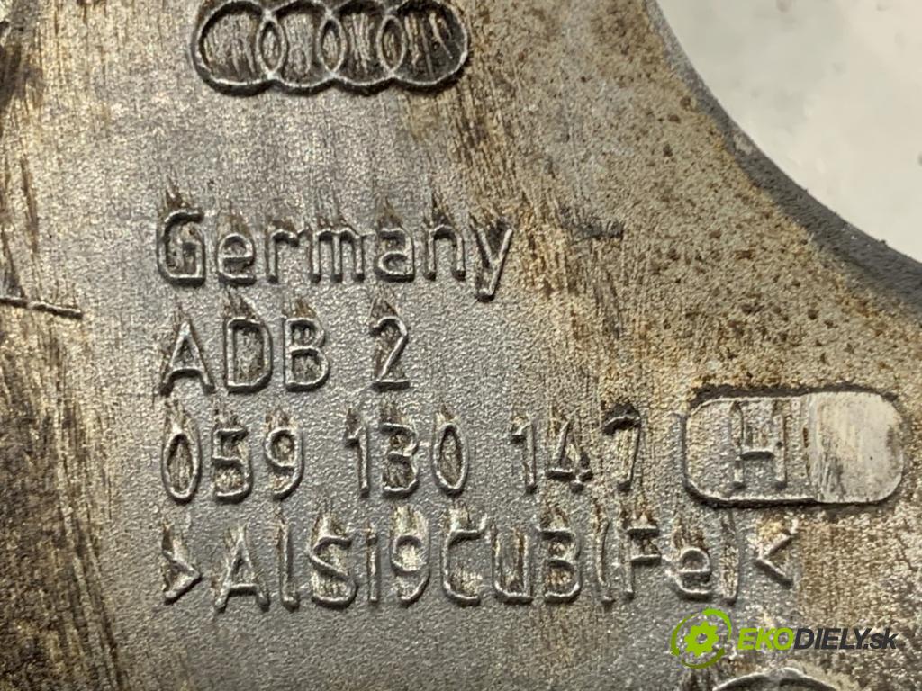 AUDI A6 C6 sedan 2005 132 kW 2.7 TDI quattro 2698 držák pumpy vstřikovací 059130147H