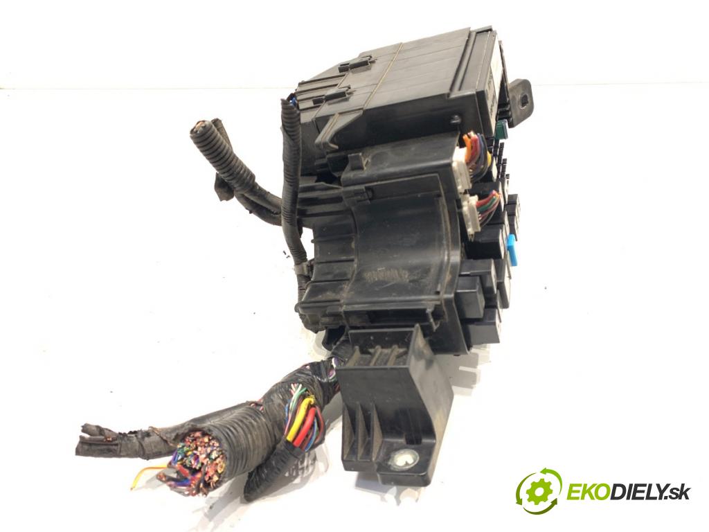 MAZDA 6 GJ Kombi 2013 110 kW 2.2 D 2191 skříňka poistková KD45-675X0B (Pojistkové skříňky)