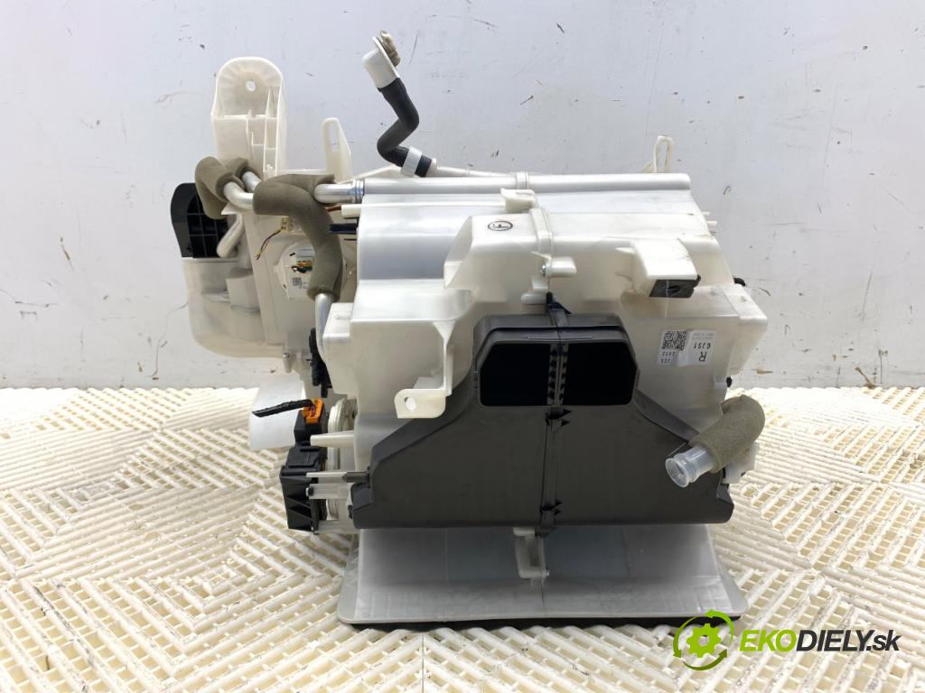 MAZDA 6 GJ Kombi 2013 110 kW 2.2 D 2191 Výhrevné teleso, radiátor kúrenia KOMBAJN