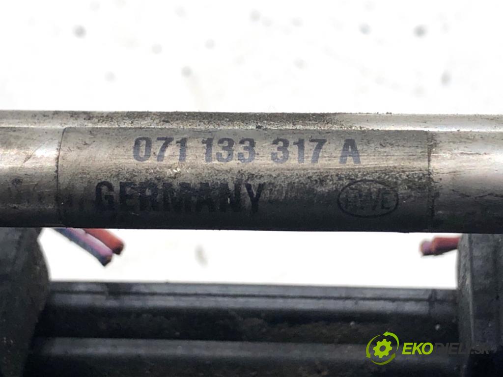 VW BORA Kombi 1999 110 kW 2.3 V5 2324 Lišta vstrekovacia 071133317A (Vstrekovacia lišta)
