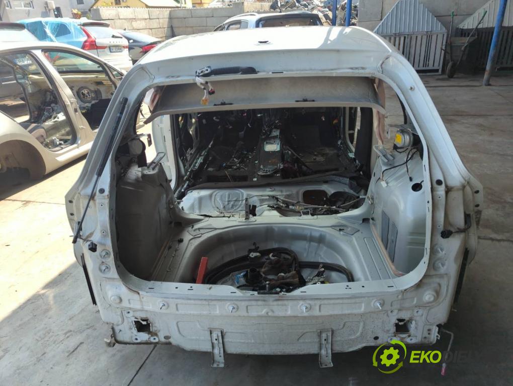 VW GOLF VIII liftback 2022 110 kW 1.5 TSI 1495 KAROSERIA ČTVRŤÁK blatník zadní část levý pravý práh střecha PODŁUŻNICA levý pravý