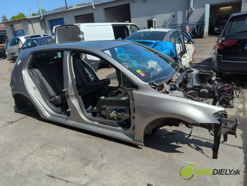 VW GOLF VII liftback 2016 81 kW 1.6 TDI 1598 KAROSERIA ČTVRŤÁK blatník zadní část levý pravý práh střecha PODŁUŻNICA levý pravý