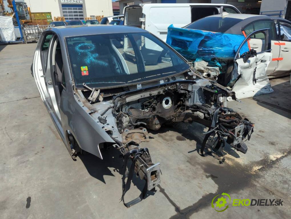 VW GOLF VII liftback 2016 81 kW 1.6 TDI 1598 KAROSERIA ČTVRŤÁK blatník zadní část levý pravý práh střecha PODŁUŻNICA levý pravý