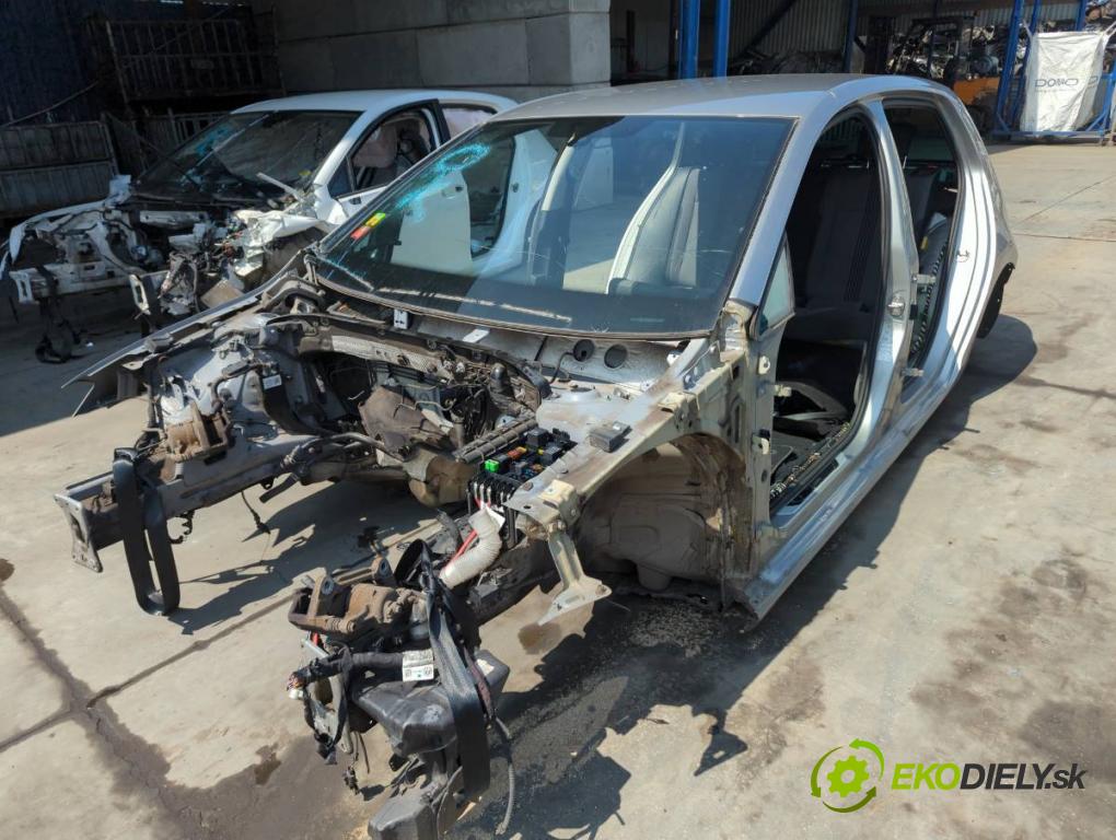 VW GOLF VII liftback 2016 81 kW 1.6 TDI 1598 KAROSERIA ČTVRŤÁK blatník zadní část levý pravý práh střecha PODŁUŻNICA levý pravý