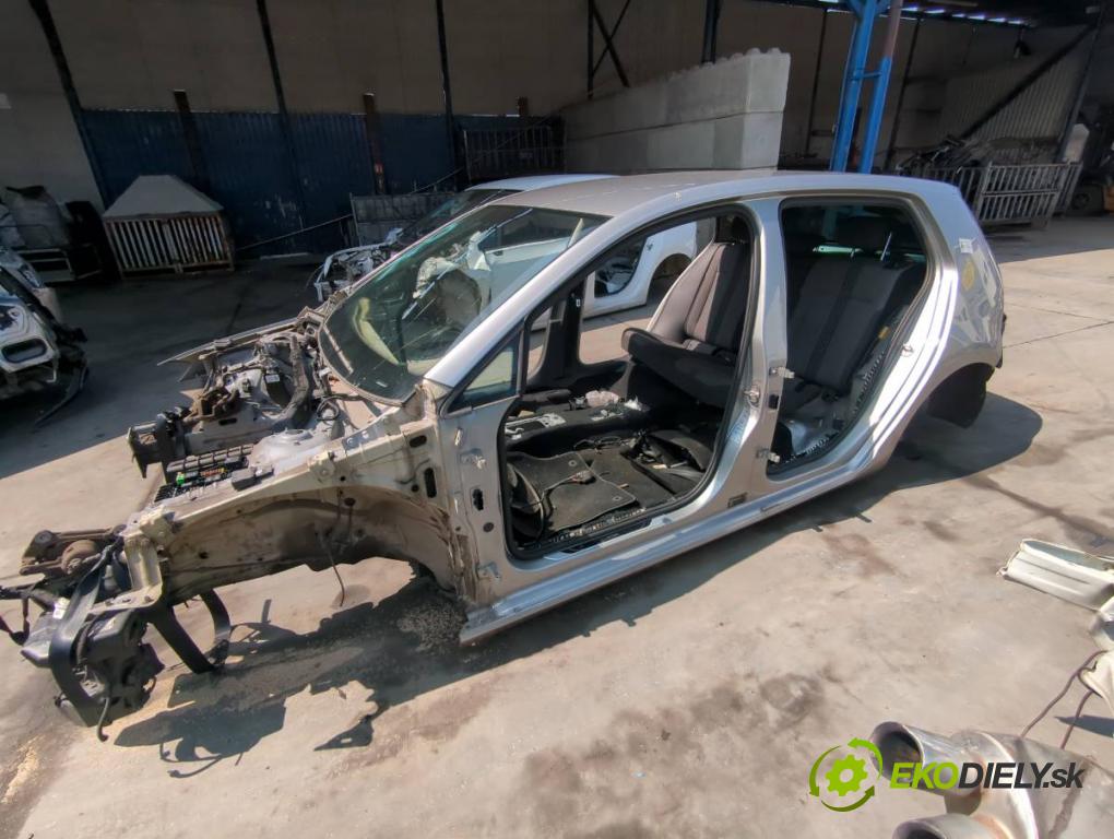 VW GOLF VII liftback 2016 81 kW 1.6 TDI 1598 KAROSERIA ČTVRŤÁK blatník zadní část levý pravý práh střecha PODŁUŻNICA levý pravý