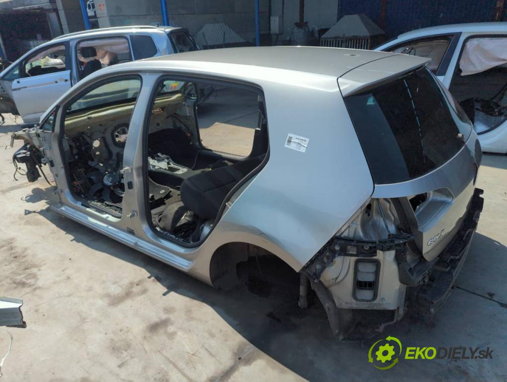 VW GOLF VII liftback 2016 81 kW 1.6 TDI 1598 KAROSERIA ČTVRŤÁK blatník zadní část levý pravý práh střecha PODŁUŻNICA levý pravý