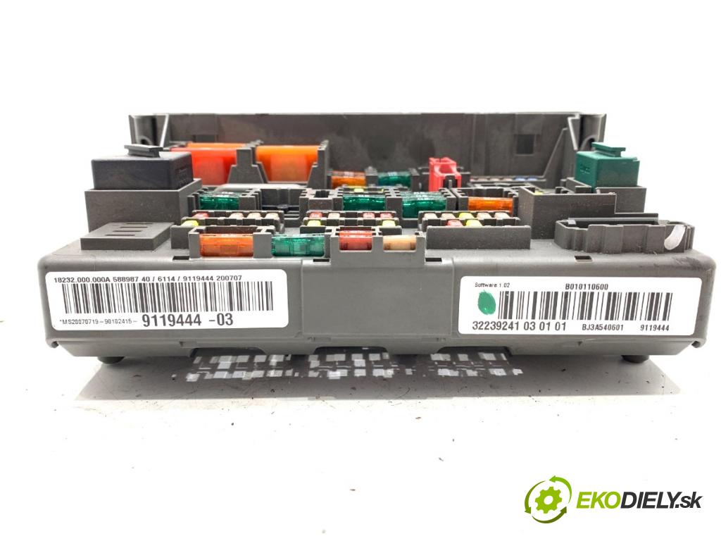 BMW E92 coupe 2007 125 kW 320 i 1995 skříňka poistková 9119444 (Pojistkové skříňky)